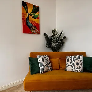 Serene Ocean Side Btn Apartment